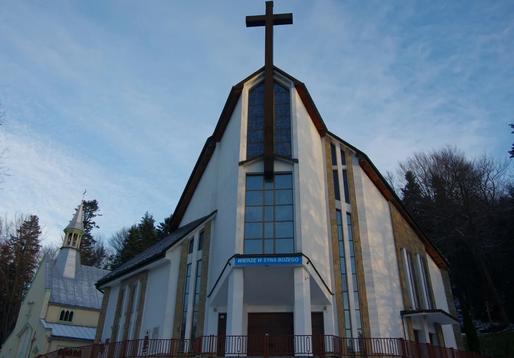 W Iwoniczu-Zdroju znajduje się kościół, któremu nadano imię Matki Bożej Uzdrowienia Chorych