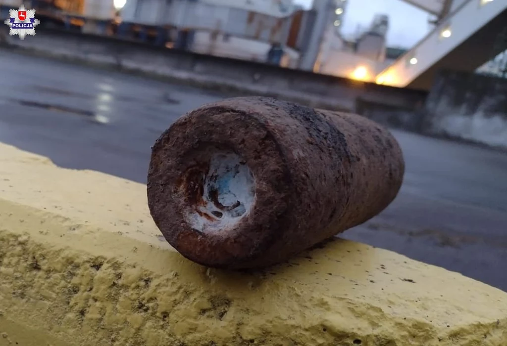 Pocisk artyleryjski znaleziony na terenie cukrowni Pocisk artyleryjski znaleziony na terenie cukrowni