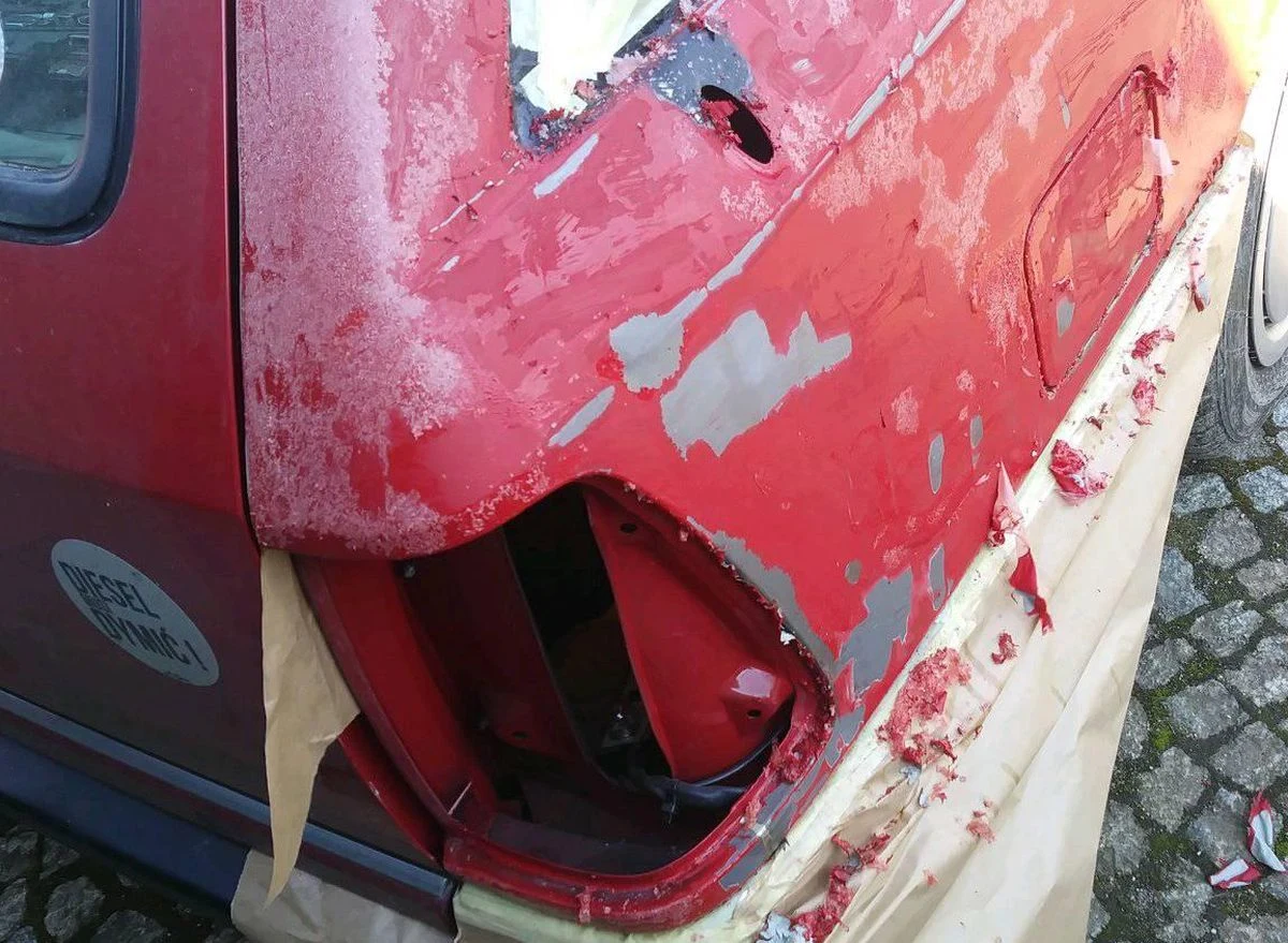 Samochodem w takim stanie na przegląd nie pojadę. Lakierowanie całego nadwozia zajmie więcej niż trwać może czasowe wycofanie z ruchu samchodu osobowego