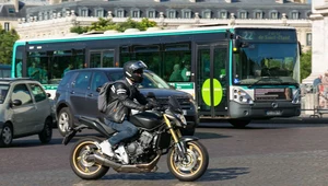 Motocyklem po buspasie. Czy taka jazda jest legalna?