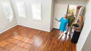 Potrzeby mieszkaniowe osób starszych w pewnym stopniu różnią się od potrzeb ogółu społeczeństwa