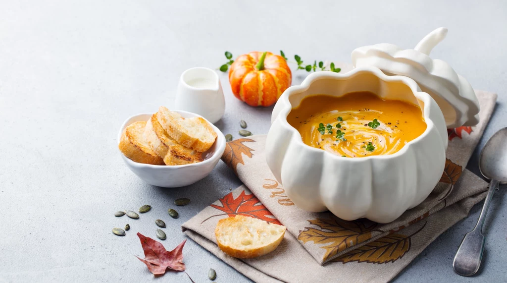 Rozgrzewająca zupa z dyni to doskonały pomysł na jesienny obiad