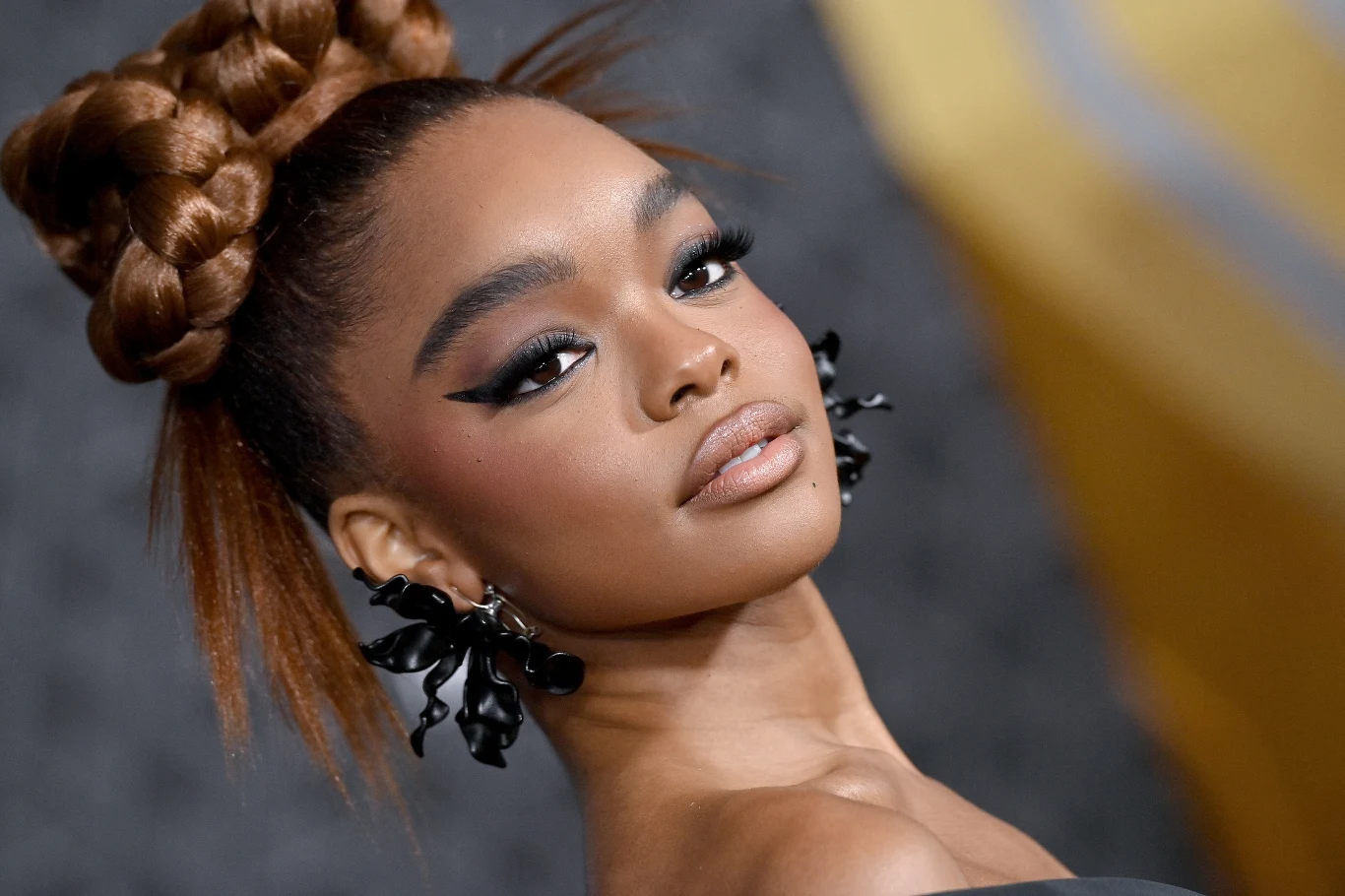 Gwiazdy zaprezentowału odważne kreacje na premierze "Black Panther:Wakanda Forever"