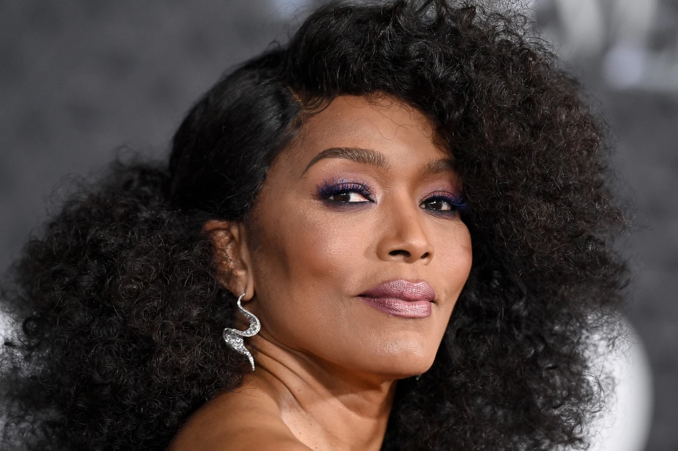 Gwiazdy zaprezentowału odważne kreacje na premierze "Black Panther:Wakanda Forever"