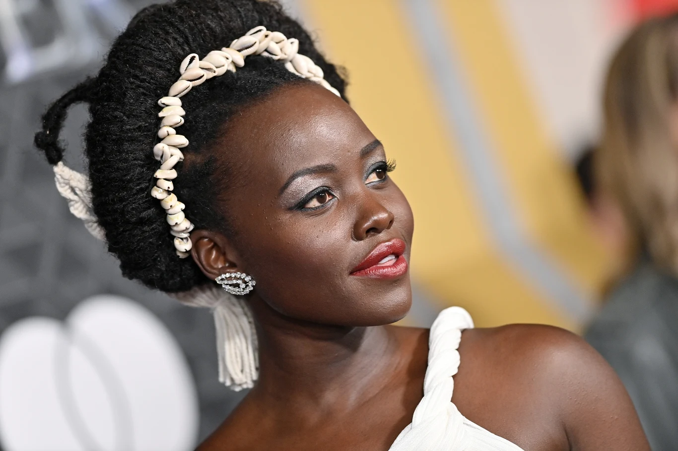 Gwiazdy zaprezentowału odważne kreacje na premierze "Black Panther:Wakanda Forever"