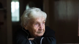 ZUS pokazał niepokojące dane. Emerytury maleją z miesiąca na miesiąc.