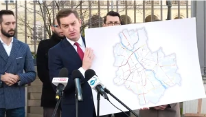 Sebastian Kaleta na konferencji prasowej