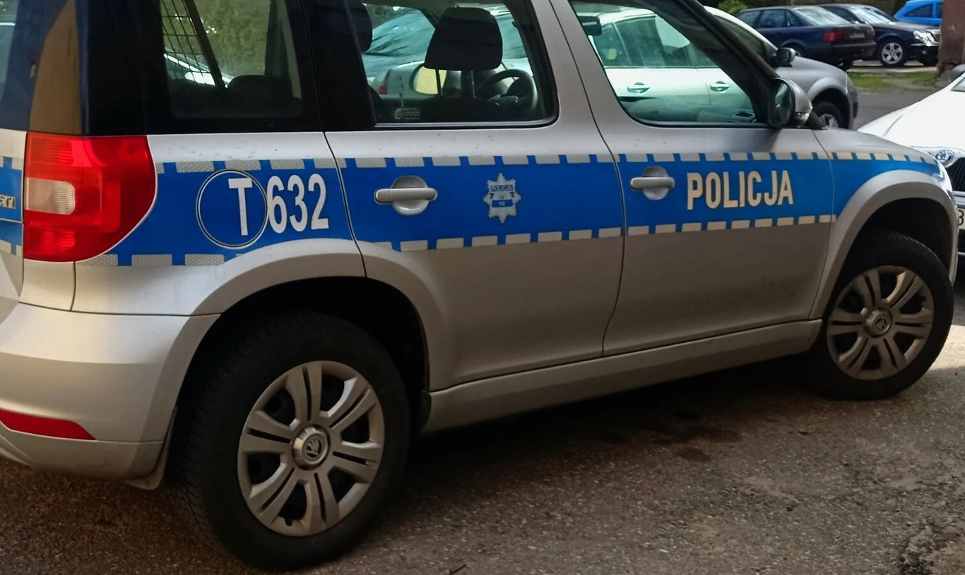 Co znaczą litery i cyfry na boku radiowozu? Co znaczą litery i cyfry na boku radiowozu?