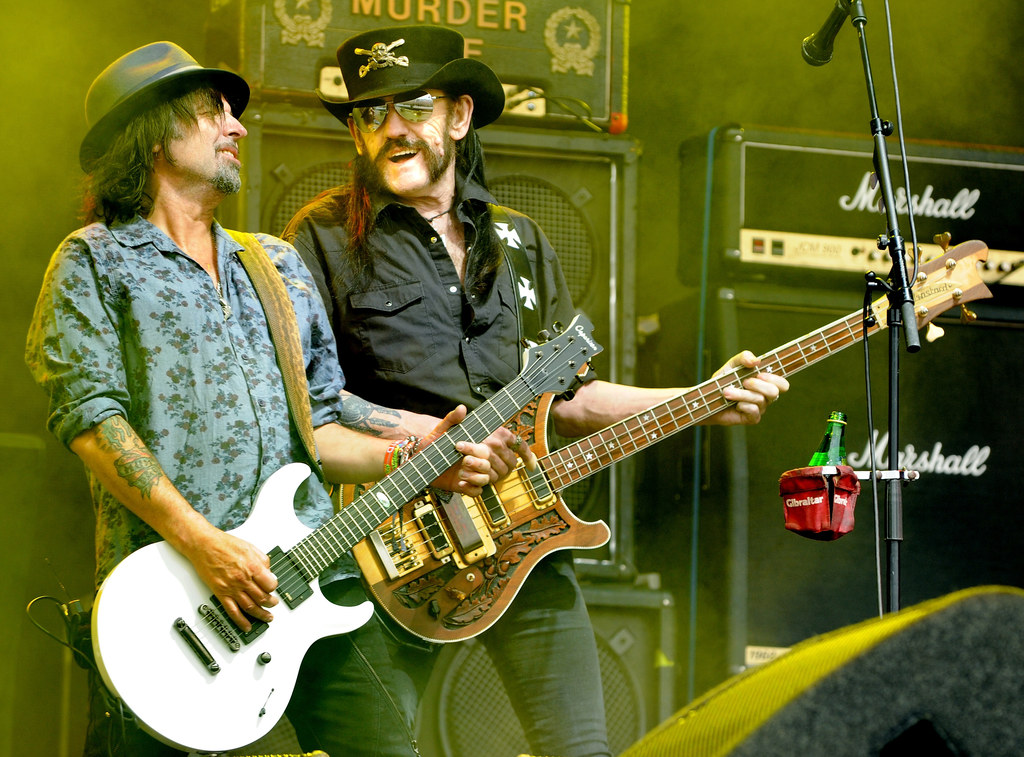 Phil Campbell podczas Mystic Festival 2023 zagra set Motörhead (z prawej Lemmy)