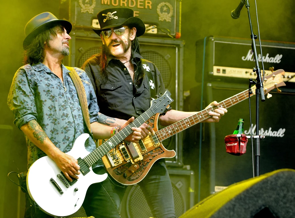 Phil Campbell podczas Mystic Festival 2023 zagra set Motörhead (z prawej Lemmy)