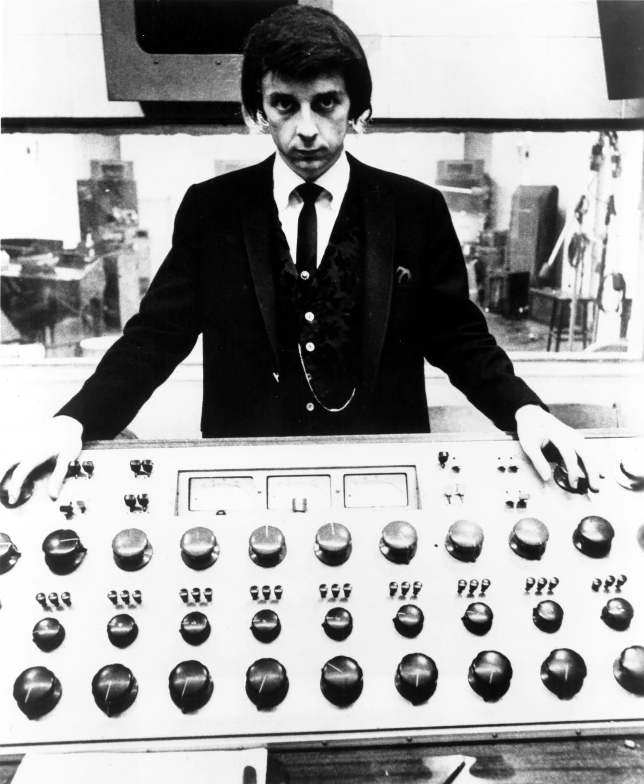 Phil Spector w 1966 roku przy konsoli Phil Spector w 1966 roku przy konsoli