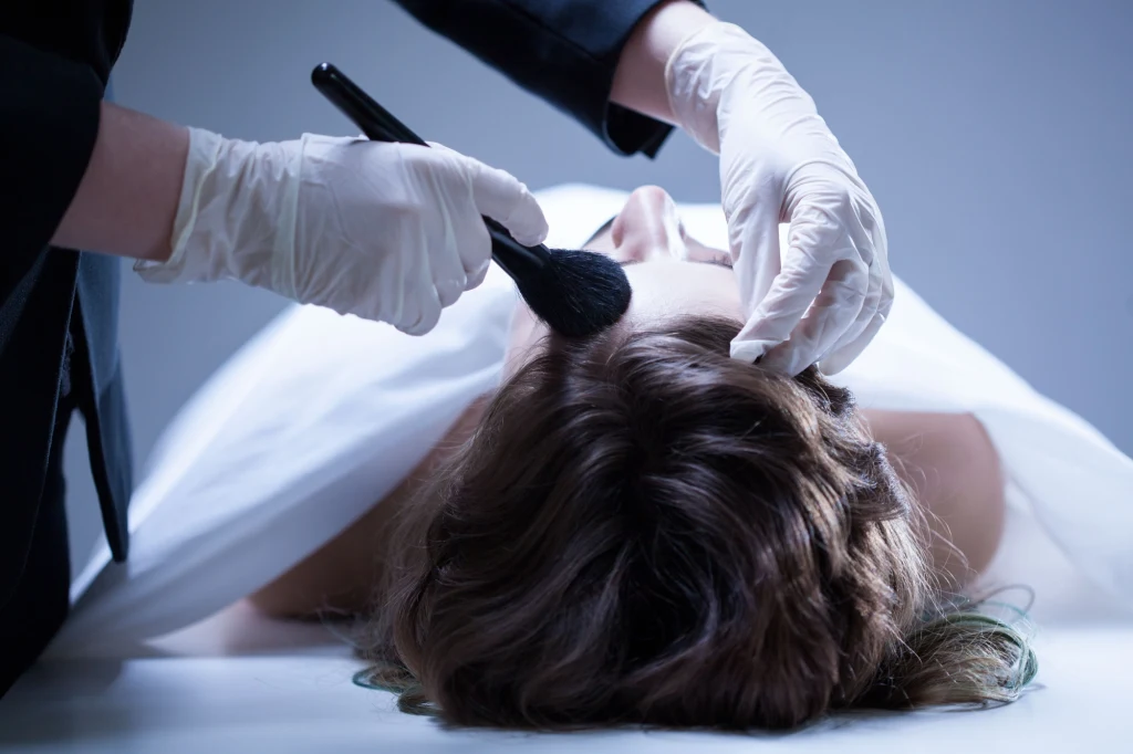 Agnieszka Beczek to Pani z Domu Pogrzebowego. Jest tanatokosmetolożką. Zdradziła nam, jak wygląda praca w zakładzie pogrzebowym Agnieszka Beczek to Pani z Domu Pogrzebowego. Jest tanatokosmetolożką. Zdradziła nam, jak wygląda praca w zakładzie pogrzebowym