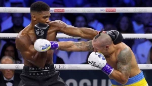 Anthony Joshua w walce z Ołeksandrem Usykiem