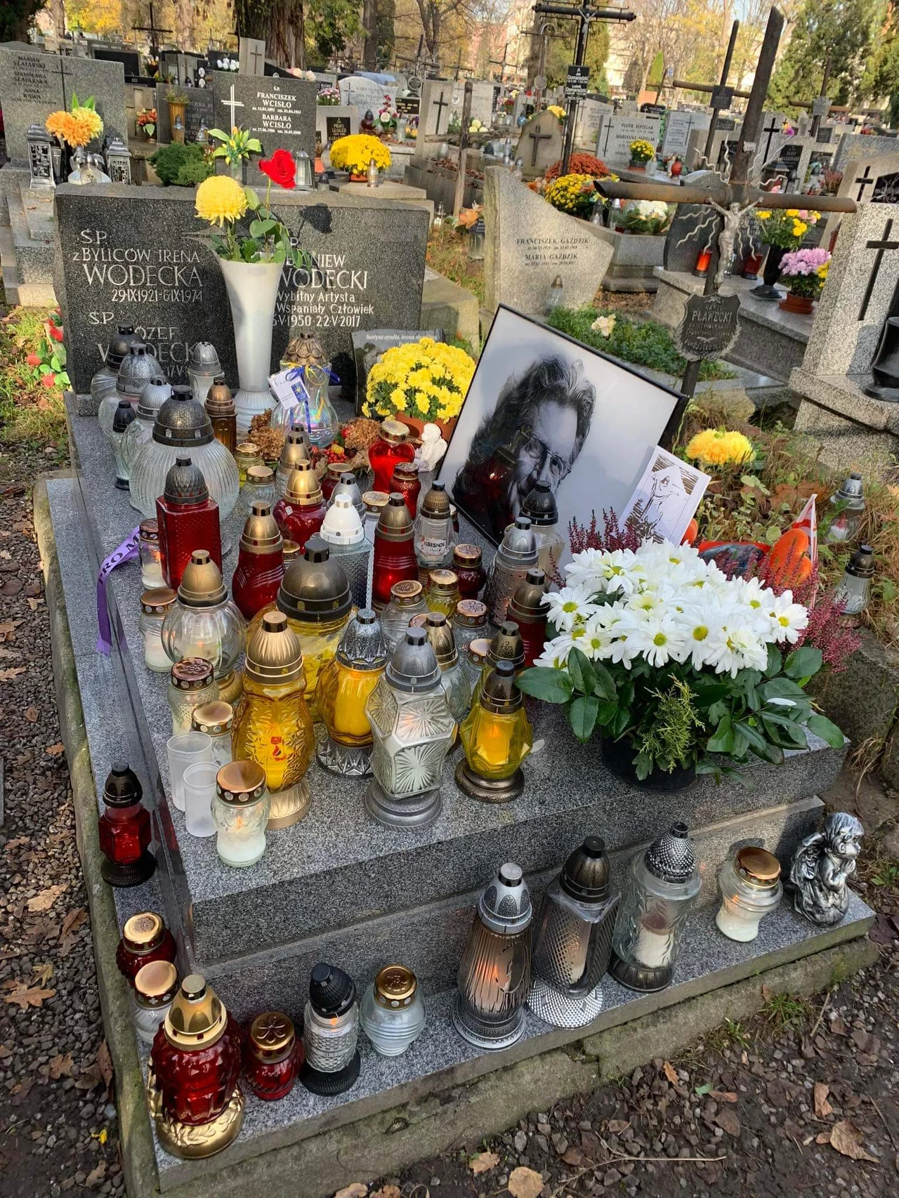 Grób Zbigniewa Wodeckiego w 2022 roku Grób Zbigniewa Wodeckiego w 2022 roku