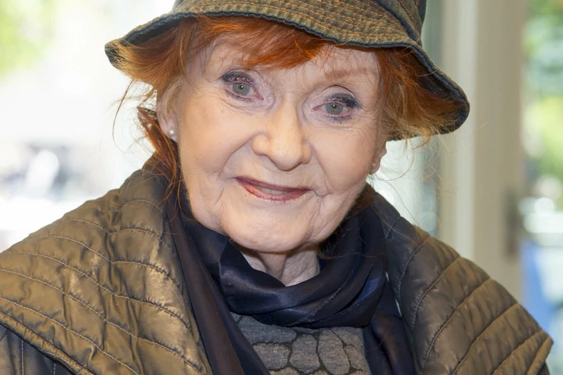 Barbara Krafftówna spoczywa w Alei Zasłużonych na Wojskowych Powązkach Barbara Krafftówna spoczywa w Alei Zasłużonych na Wojskowych Powązkach