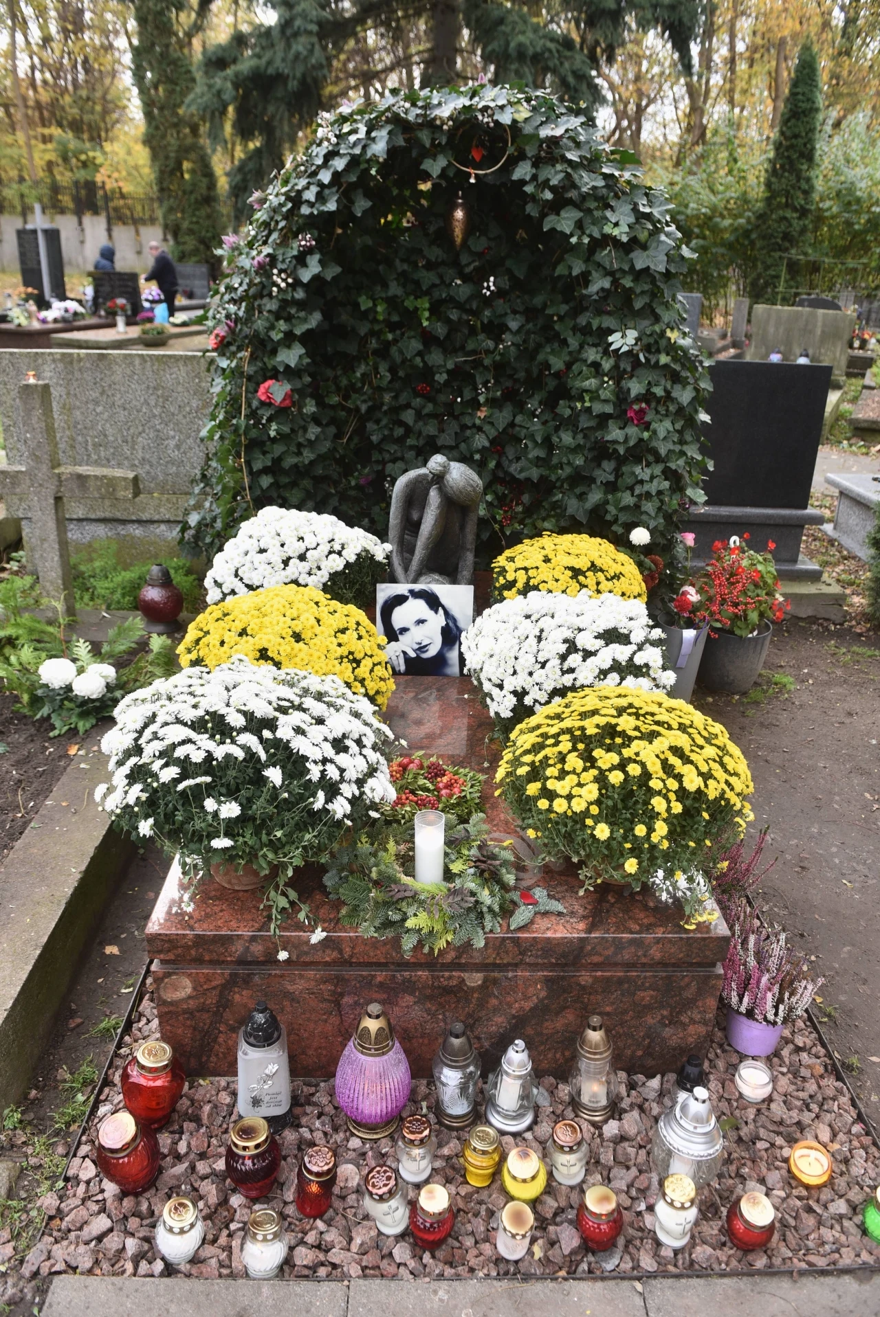 Tak wygląda grób Kory przed Zaduszkami 2022 Tak wygląda grób Kory przed Zaduszkami 2022