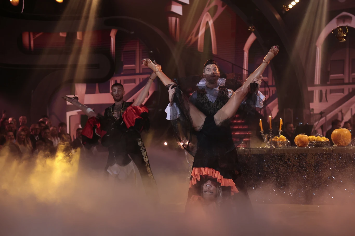 Ilona Krawczyńska zwyciężyła 13. edycję "Tańca z gwiazdami" i wywołała aferę! Ilona Krawczyńska zwyciężyła 13. edycję "Tańca z gwiazdami" i wywołała aferę!