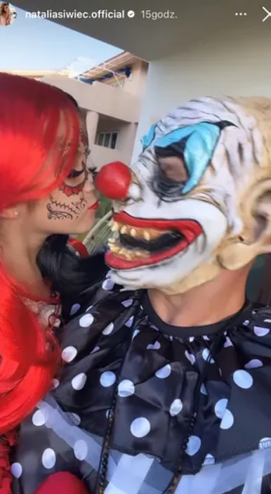 Córka Natalii Siwiec wcale nie bała się strasznego klauna. Córka Natalii Siwiec wcale nie bała się strasznego klauna.