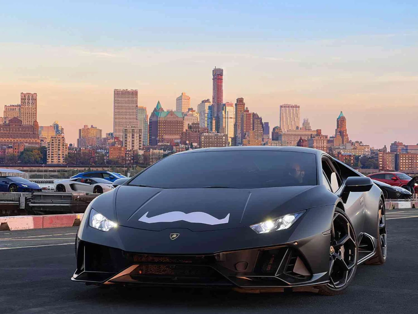 Wąsate Lamborghini to element akcji Movember Wąsate Lamborghini to element akcji Movember
