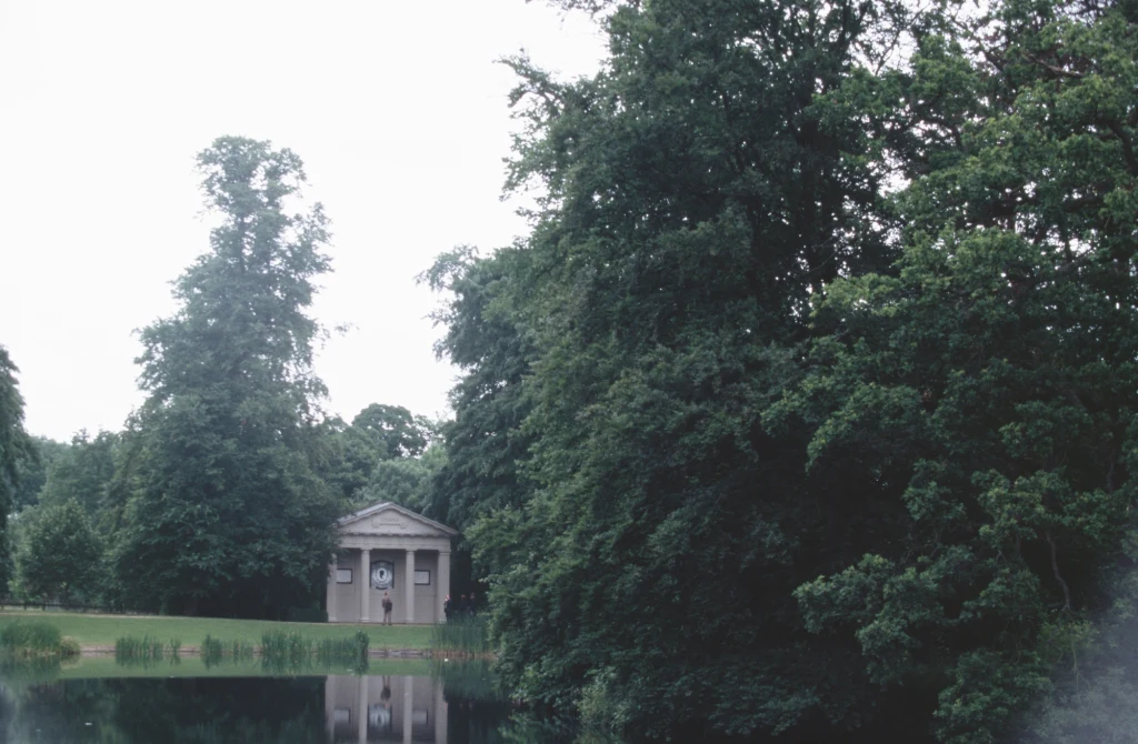 Grób Diany jest zaniedbany? Grób Diany jest zaniedbany?