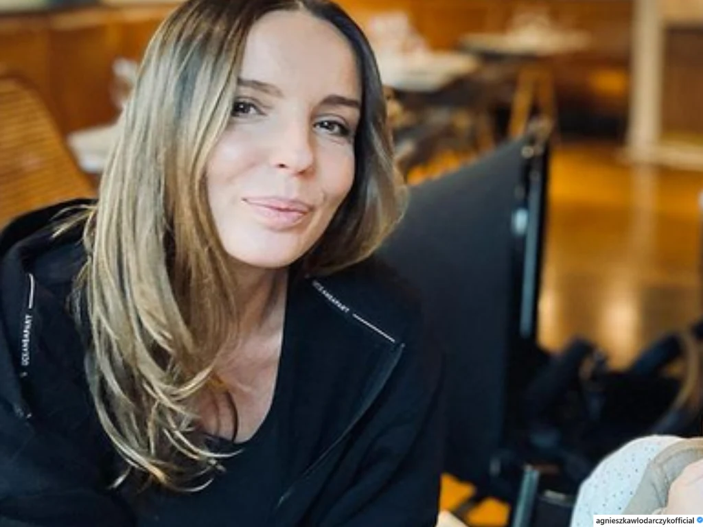 Agnieszka Włodarczyk z synem Milanem w brudnej restauracji. Relacja aktorki nie pozostawia złudzeń @agnieszkawlodarczykofficial/