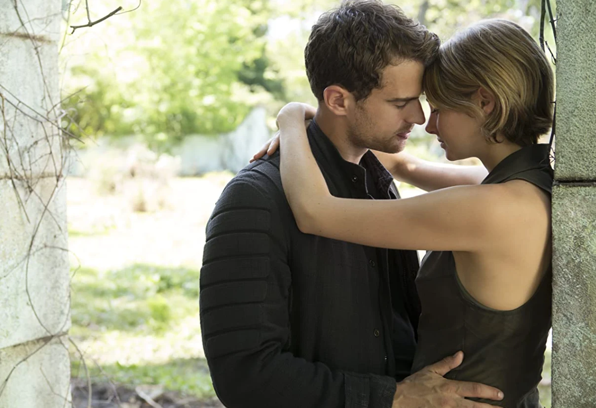 Shailene Woodley i Theo James w filmie "Niezgodna: Wierna"