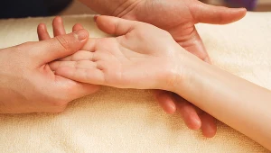 Poza linią życia na dłoniach wyróżnia się także inne linie, m.in. głowy, serca czy losu.