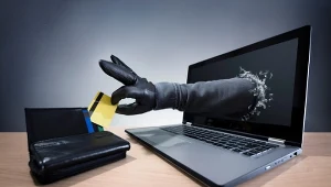 Ochrona firmy przed atakami hakerów z roku na roku staje się coraz większym wyzwaniem. /123RF/PICSEL