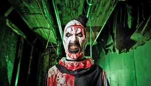 Kadr z filmu "Terrifier 2. Masakra w święta"
