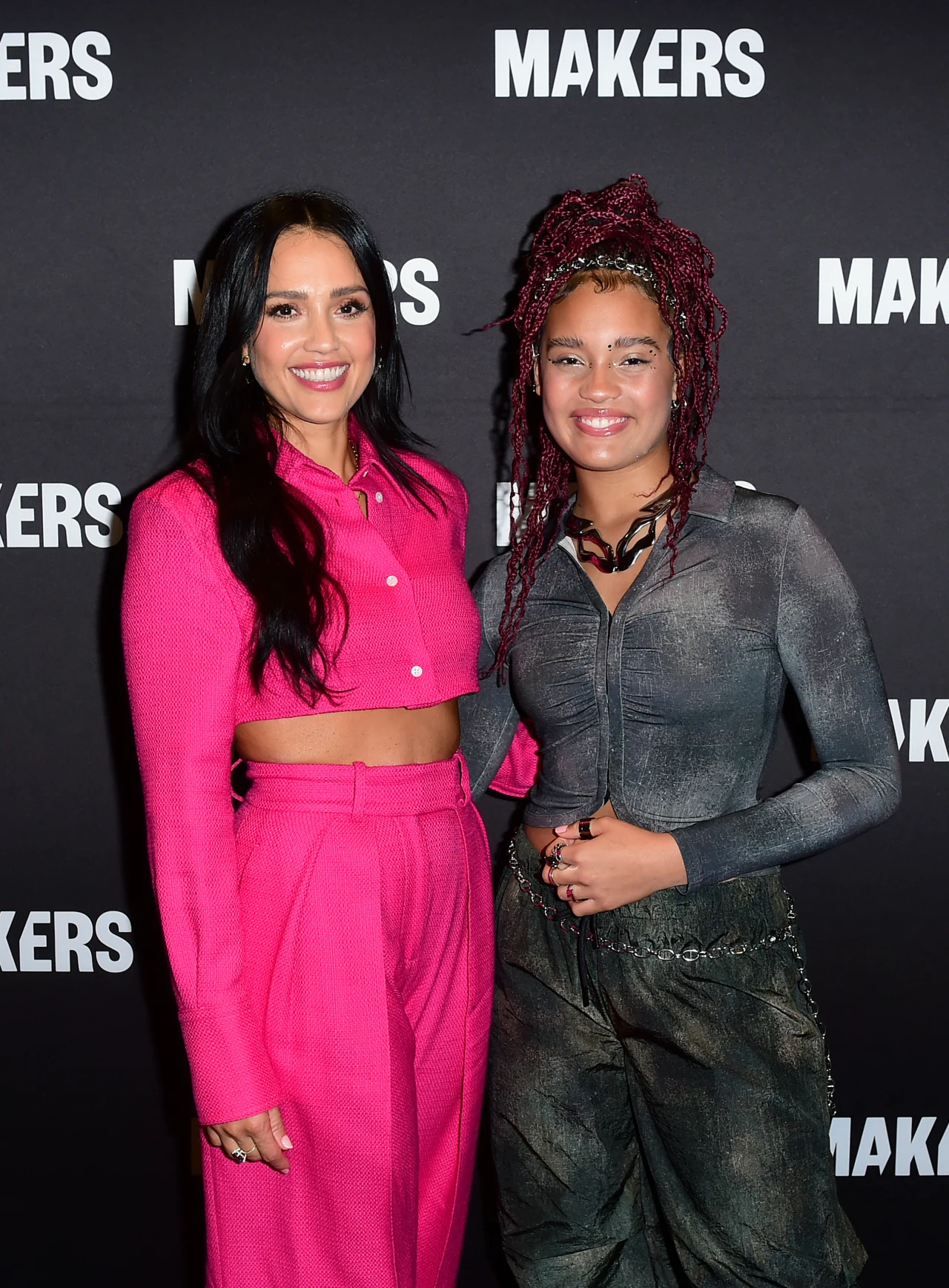 Sara James w towarzystwie Jessiki Alby