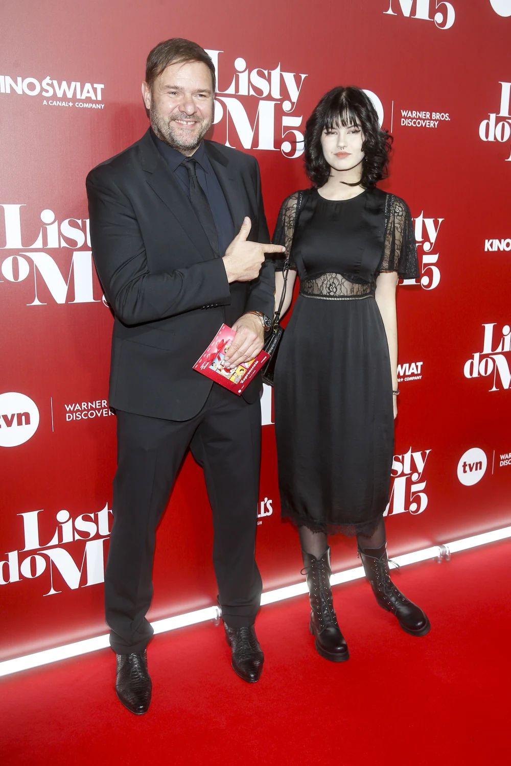 Tomasz Karolak ochoczo pozował z nastolatką na ściance