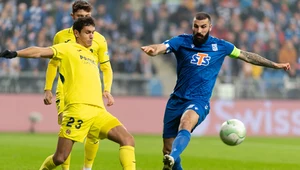 Mikael Ishak w meczu z Villarrealem w Poznaniu