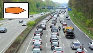 Niemcy: Pomarańczowa strzałka na autostradzie. Co oznacza?