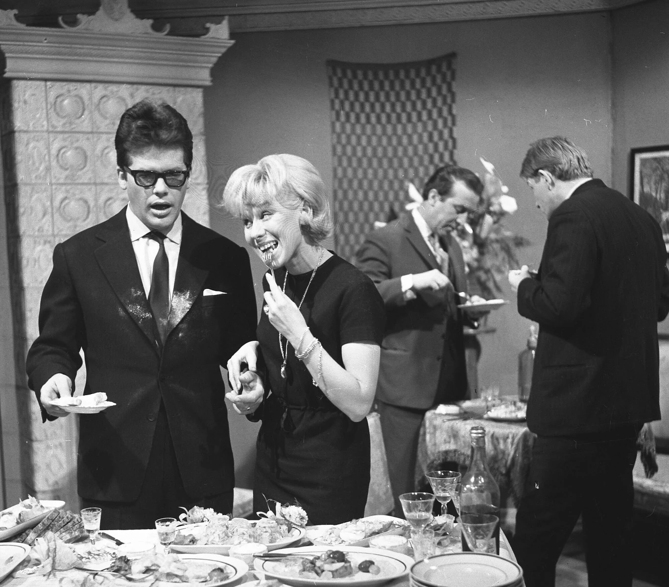 Zbigniew Cybulski i Zofia Kucówna w filmie "Ich dzień powszedni" (1963) Zbigniew Cybulski i Zofia Kucówna w filmie "Ich dzień powszedni" (1963)