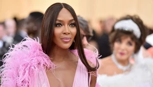 52-letnia Naomi Campbell pozuje w bikini. „Królowa” 