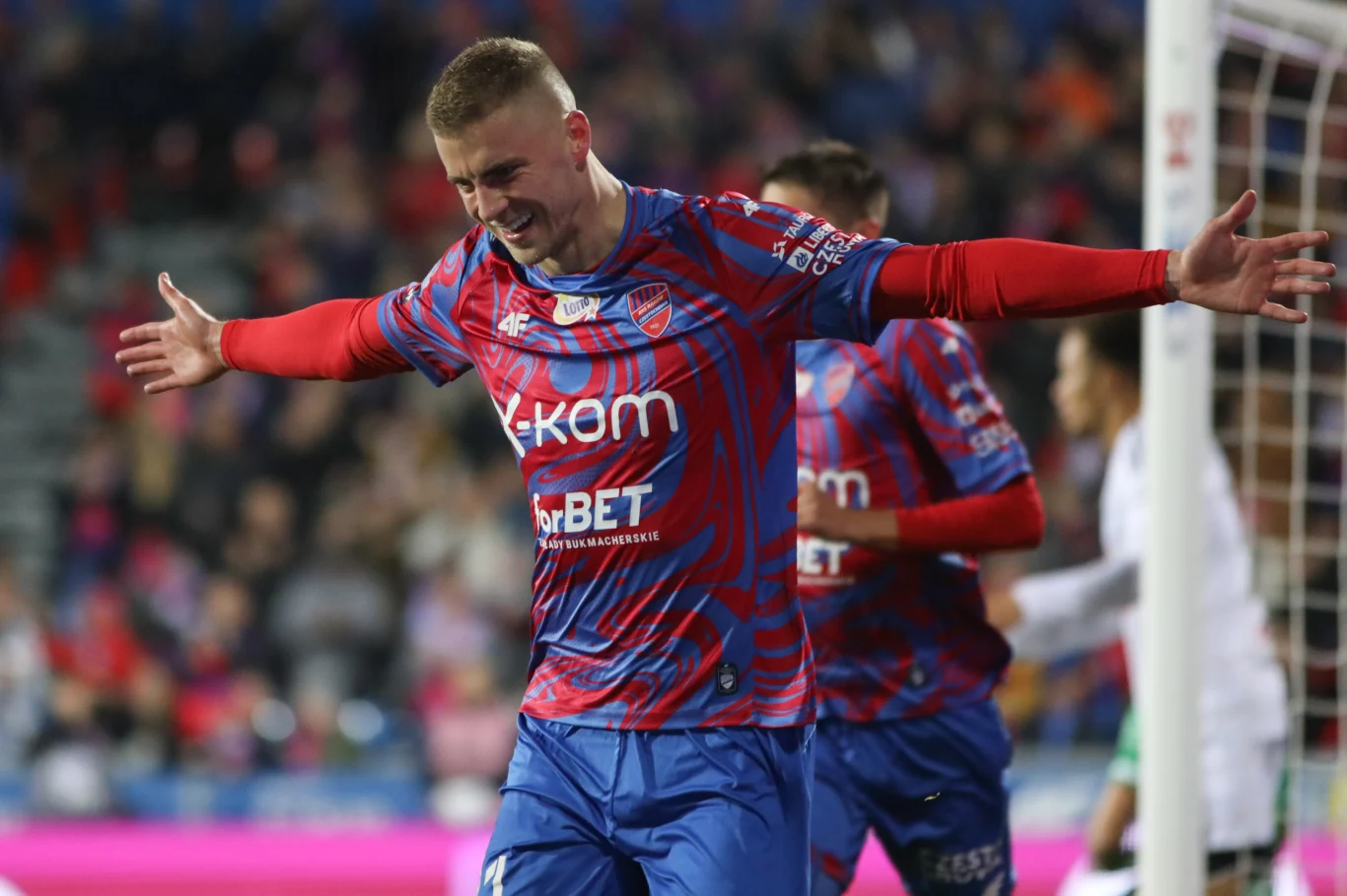Vladislavs Gutkovskis jest najskuteczniejszym napastnikiem Rakowa Częstochowa w tym sezonie z 6 golami 