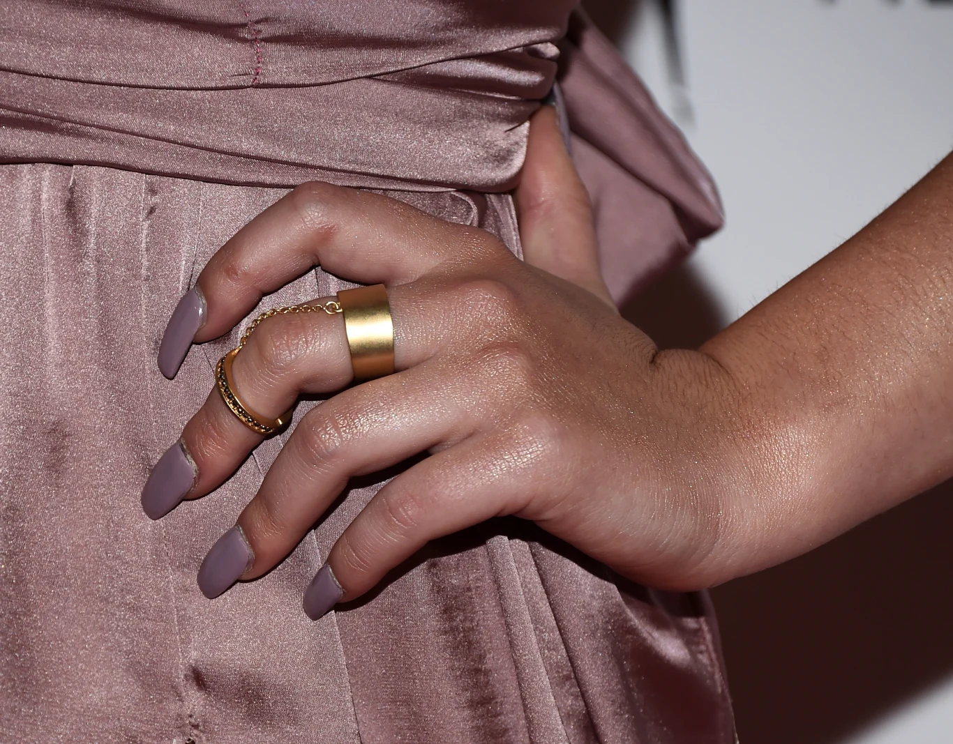 Jesienią w manicure rządzą "brudne" odcienie Jesienią w manicure rządzą "brudne" odcienie