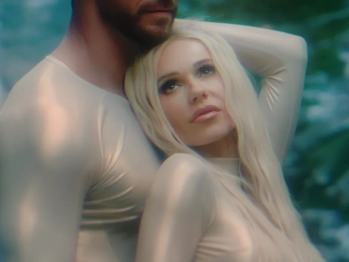 Na poszczególnych kadrach mężczyzna jest łudząco podobny do Dariusza Na poszczególnych kadrach mężczyzna jest łudząco podobny do Dariusza