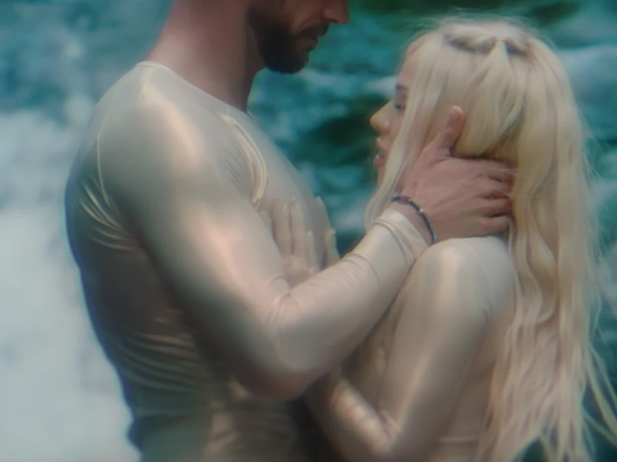 Doda do nowego klipu zaprosiła tajemniczego przystojniaka. Czyżby był nim Dariusz, z którym już jakiś czas temu była łączona? Doda do nowego klipu zaprosiła tajemniczego przystojniaka. Czyżby był nim Dariusz, z którym już jakiś czas temu była łączona?