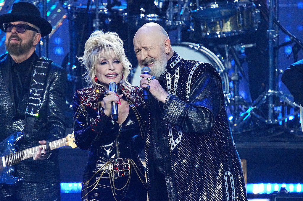 Dolly Parton i Rob Halford (Judas Priest) na jednej scenie. Tego nikt się nie spodziewał!