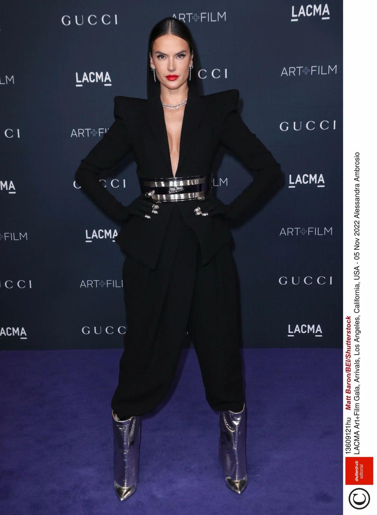 W eleganckiej czerni przyszła również modelka Alessandra Ambrosio W eleganckiej czerni przyszła również modelka Alessandra Ambrosio