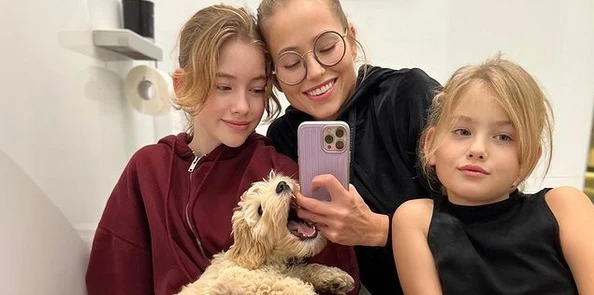 Agata Rubik z córkami