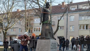 Demontaż pomnika ks. Jankowskiego w 2019 roku