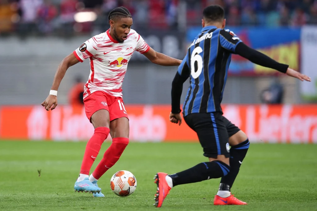 Christopher Nkunku (po lewej) i Jose Louis Palomino Christopher Nkunku (po lewej) i Jose Louis Palomino