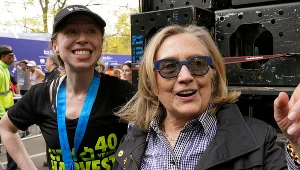 Hillary Clinton była na mecie nowojorskiego maratonu dumna ze swojej córki Chelsea