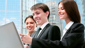 Młodzi z pokolenia Z nie ograniczają się do biernej konsumpcji, a chętnie udostępniają interesujące ich treści. Robi tak niemal trzy czwarte (73 proc.) badanych. 