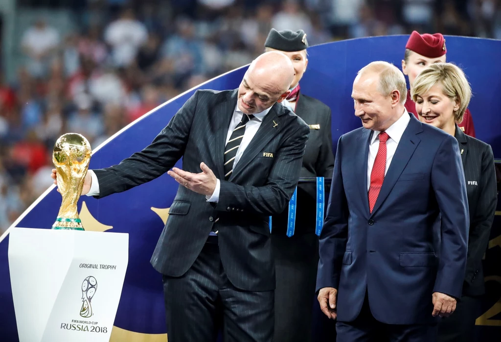 Władimir Putin z szefem FIFA po finale mundialu 2018 Władimir Putin z szefem FIFA po finale mundialu 2018