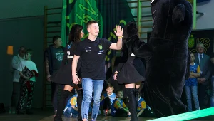 Z klatki do zespołu mistrza Polski. Co jest grane?