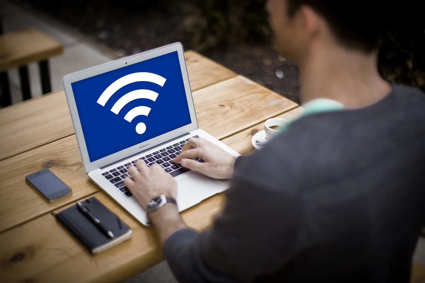 4 powody, dla których lepiej włączyć sieć dla gości na routerze Wi-Fi 4 powody, dla których lepiej włączyć sieć dla gości na routerze Wi-Fi