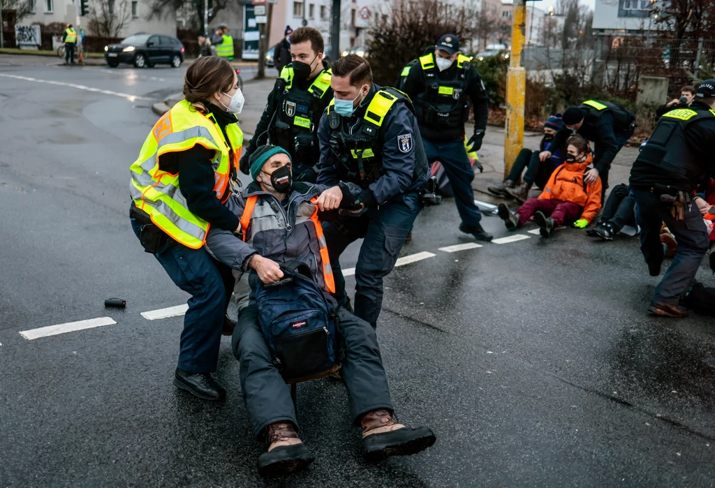 W Niemczech nasilają się protesty urządzane przez aktywistów klimatycznych. Z powodu wyrządzanych przez nich szkód politycy rozważają zaostrzenie kar dla protestujących